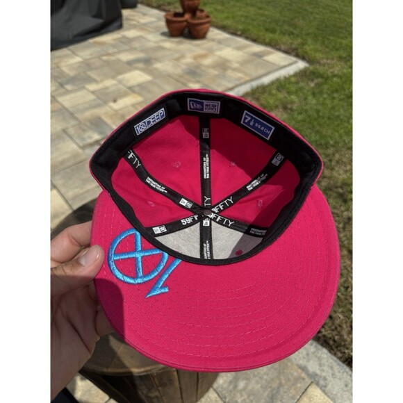 New Era 59Fifty 10.Deep Pink & Black Embroidered Fitted Hat Size 7 1/8 RARE New! - Picture 8 of 9